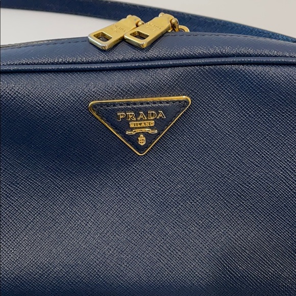💯% Authentic Prada Navy Saffiano Crossbody Bag - Picture 2 of 13